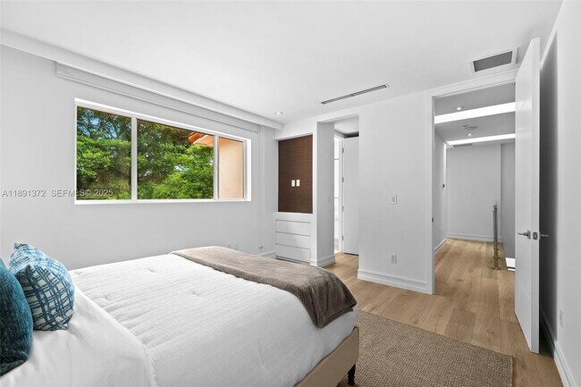 Building Photo - 575 Bay Point Rd