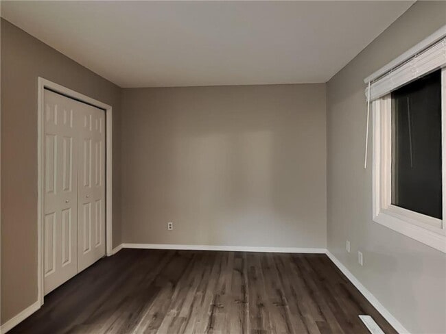 Building Photo - 6865 Buckingham Rd