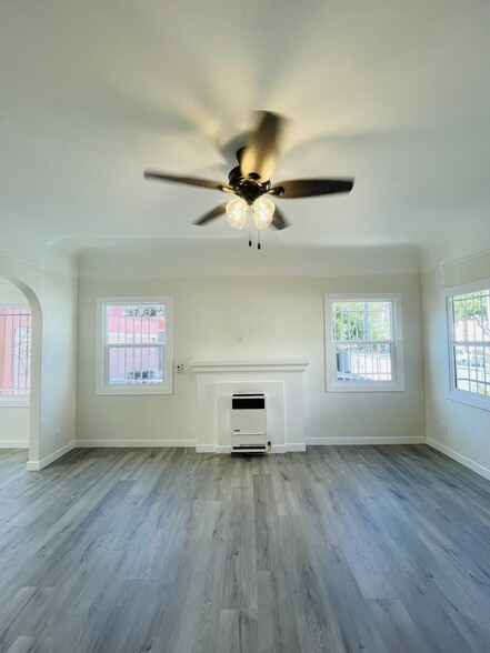 Building Photo - 1208 S St Andrews Pl