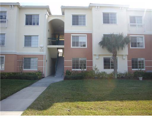Building Photo - 4203 Myrtlewood Cir E