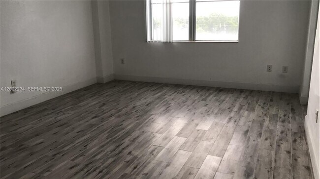 Building Photo - 1830 Radius Dr