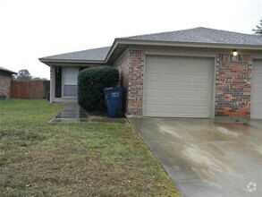 Building Photo - 3641 Hulen Park Cir