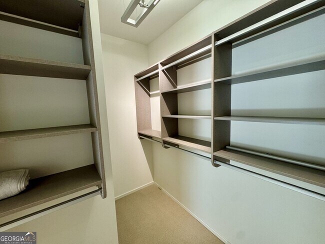 Building Photo - 1327 Peachtree View NE