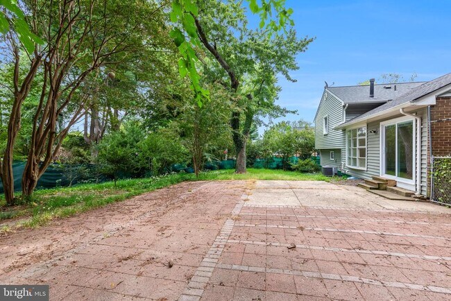 Building Photo - 1402 Mullins St