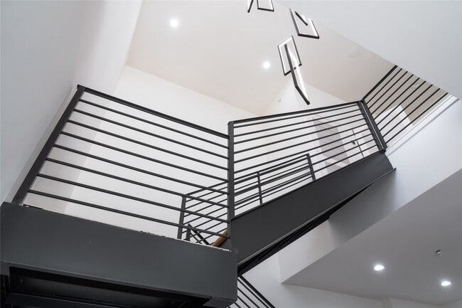 Building Photo - 5614 Larkin St