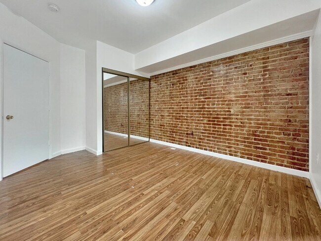 Building Photo - 1717 Trinidad Ave NE