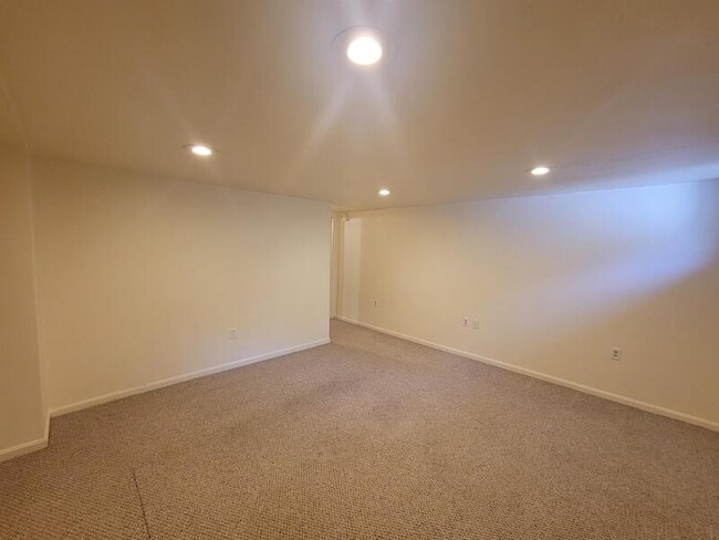 Building Photo - 8587 Morven Rd