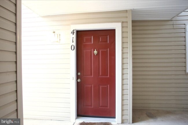 Building Photo - 913 Hillside Lake Terrace