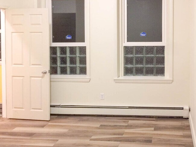 Building Photo - ALLSTON 4 BED/2 BATH ON CHESTER ST - LAUNDRY IN UNIT