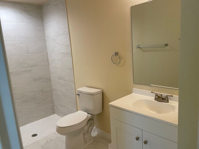 Building Photo - Duplex in Cape Coral! 3-bedroom 2-bathroom...
