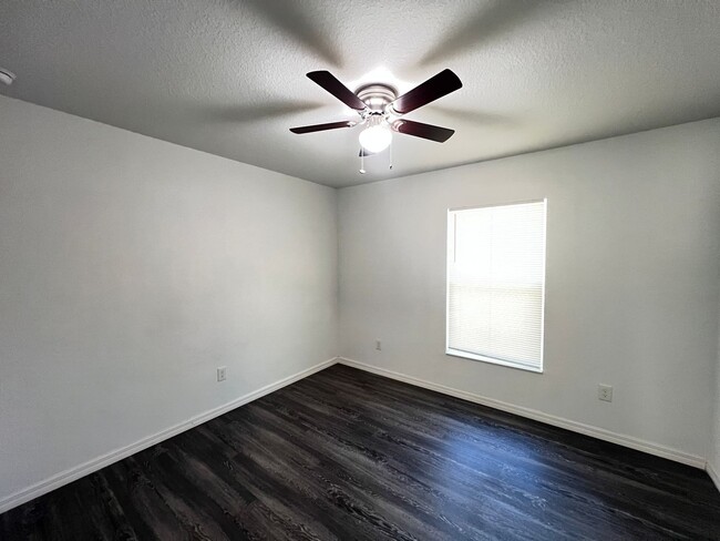 Building Photo - AWESOME 3 BD/2BA Home in Ocklawaha!!!