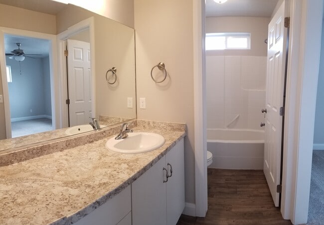 Building Photo - 3 bed -2.5 bath - Newer townhome in the he...