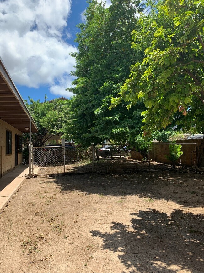 Building Photo - 85-013 Pokai Bay St