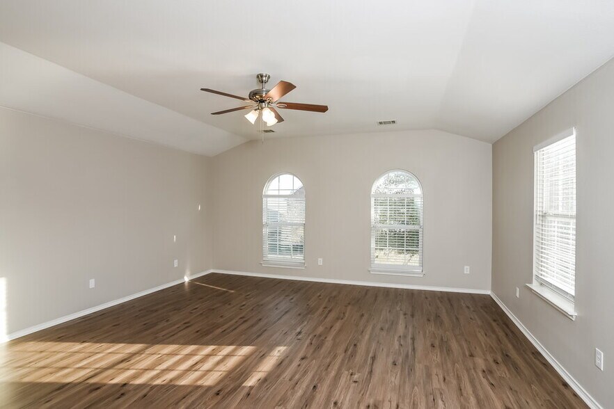 Building Photo - 9202 Hilltop Crossing Dr
