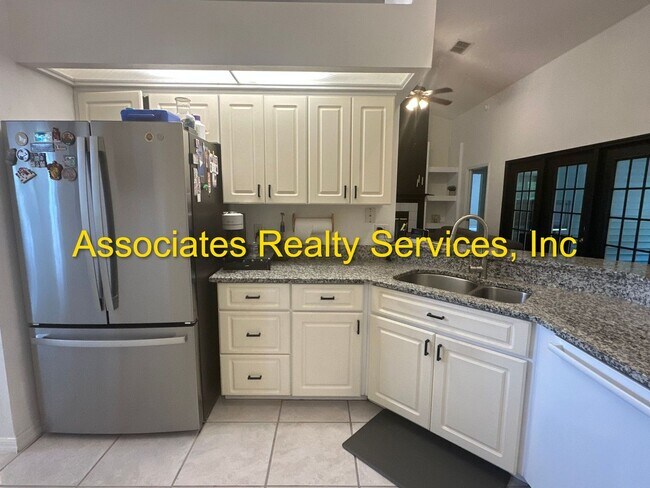 Building Photo - Beautiful 4 Bedroom/3 Bathroom in BROADMOOR!