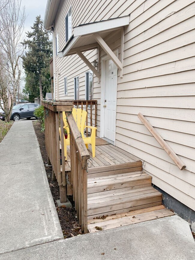 Building Photo - 313/315 Gladstone St