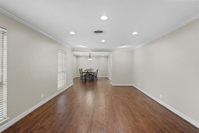 Building Photo - 5618 Bankside Dr