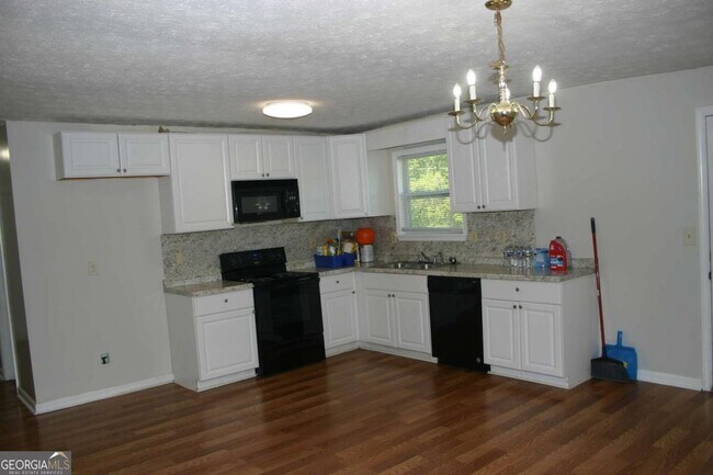 Building Photo - 6694 Young Ct