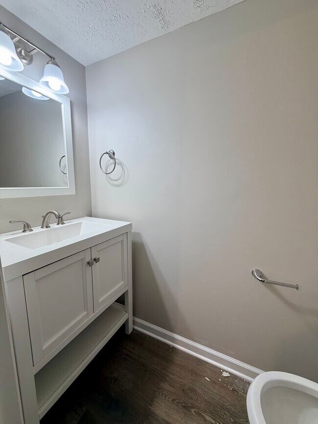 Building Photo - 373 Darby Creek Rd