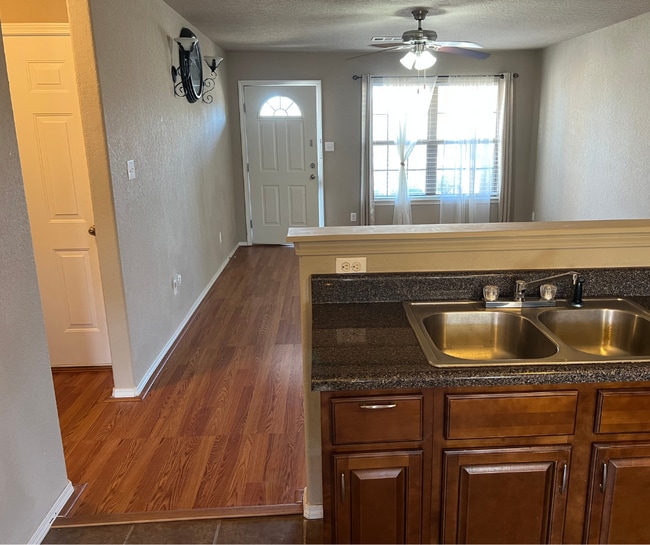 Building Photo - 221 Regency Dr