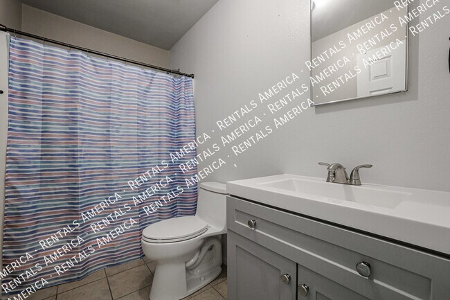 Building Photo - Centrally Located in El Mirage