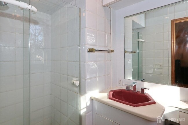 Building Photo - 240 Twin Oaks Terrace