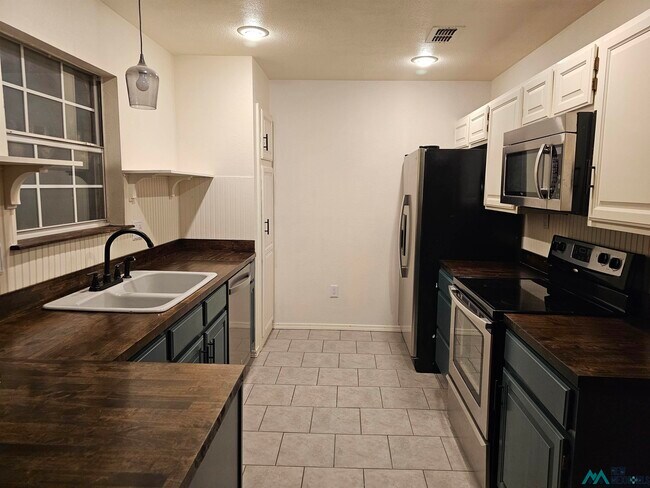 Building Photo - 212 Wilmington Cir