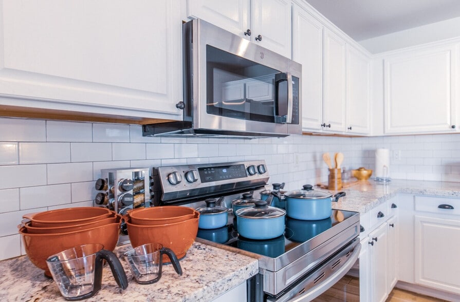 Building Photo - 1550 N Desert Willow St