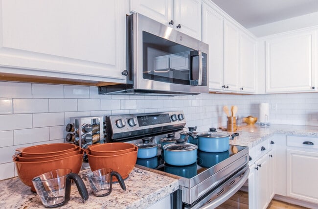 Building Photo - 1550 N Desert Willow St