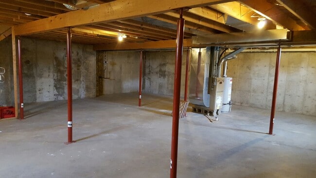 Building Photo - 703B Burgess Dr