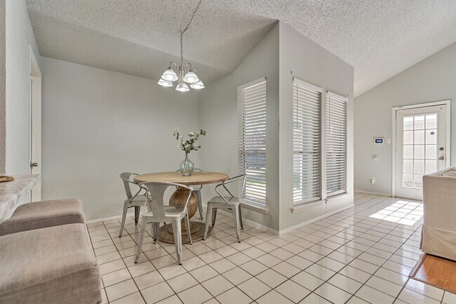 Building Photo - 23419 Summer Pine Dr