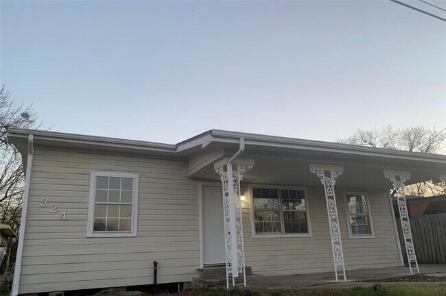 Building Photo - 324 Delaware St