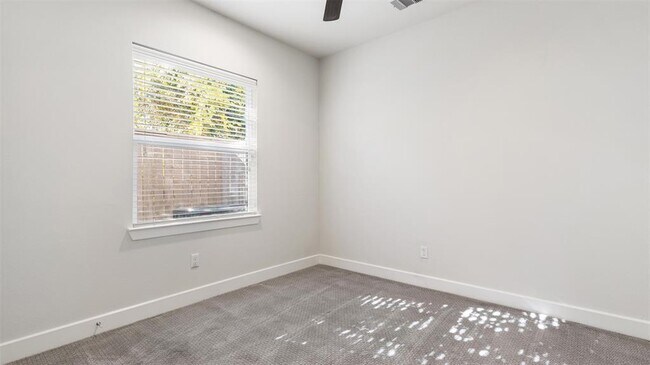 Building Photo - 152 Knightsbridge Park Ln