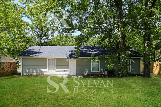 Building Photo - Enjoy living the good life in this 4 bedroom, 2 bathroom home