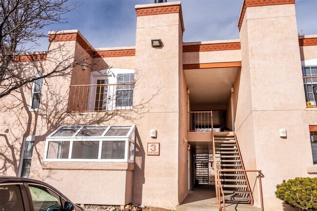 Building Photo - Cozy Condo