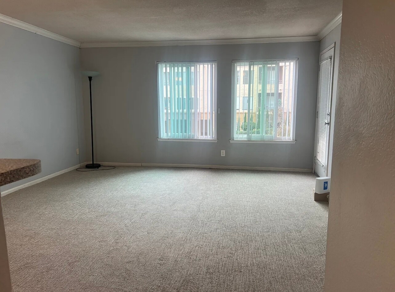 Building Photo - 8889 Caminito Plaza Centro