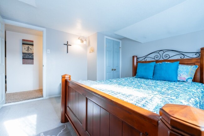 Building Photo - Desert Oasis – Furnished Executive Room in...