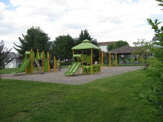 Building Photo - 214 Magnolia Dr