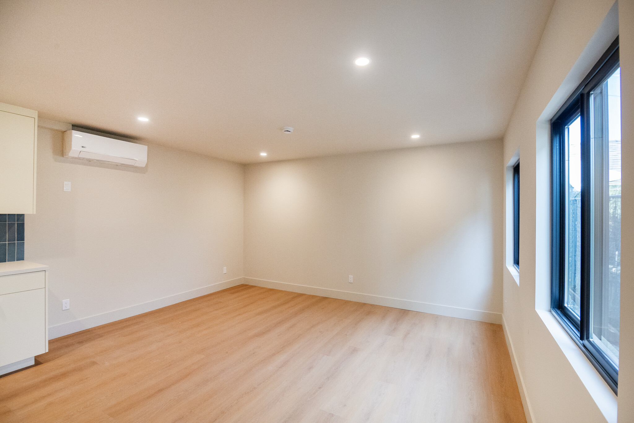 Building Photo - 4541 1/2 Melbourne Ave