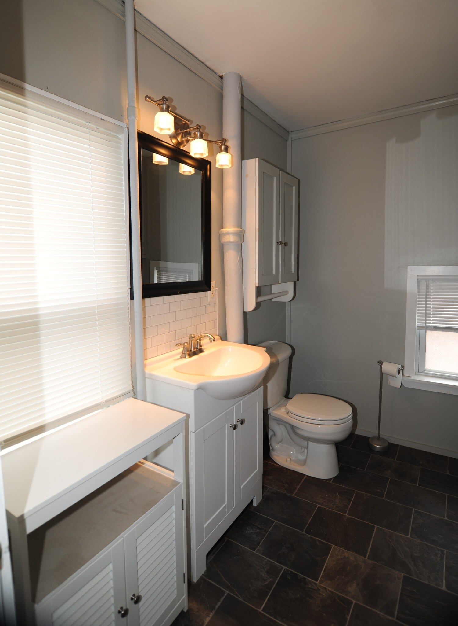 full bathroom - 375 Elm Ave