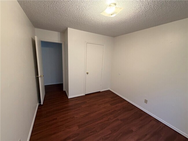 Building Photo - 2285 E Kantz Ln S