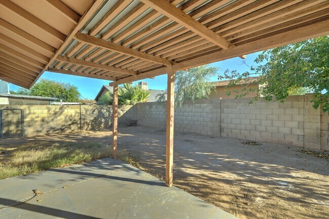 Building Photo - COMING SOON - REMODELED IN TEMPE!!!