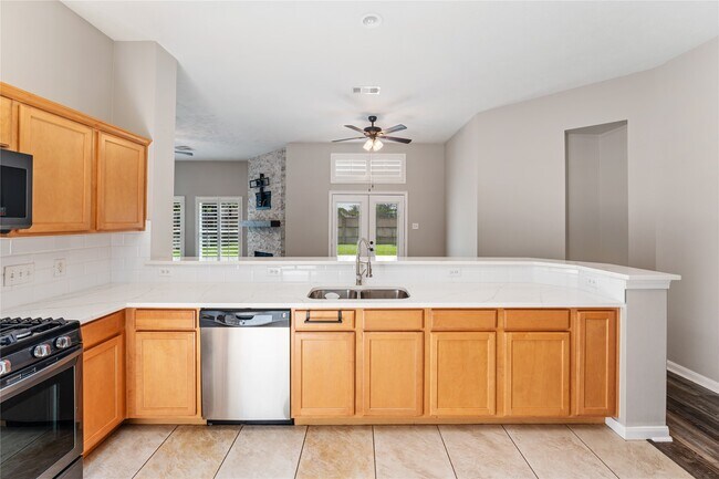 Building Photo - 5935 Sawyer Bend Ln