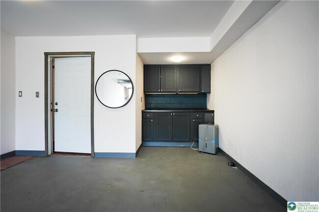 Building Photo - 335 Walnut Dr