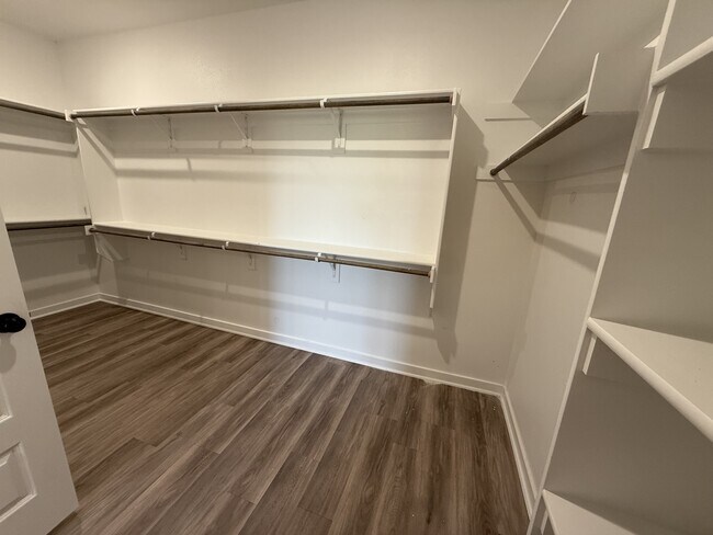Building Photo - 416 Gosling Is