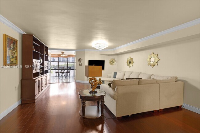 Building Photo - 6423 Collins Ave