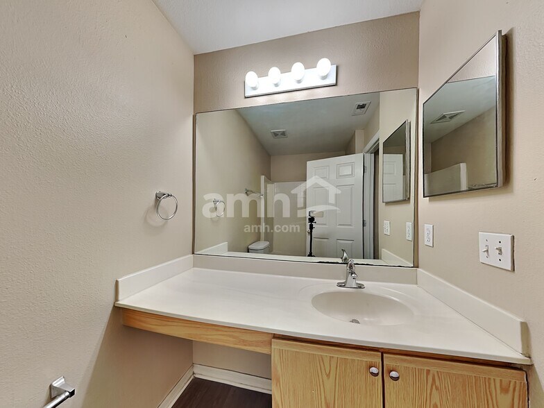 Building Photo - 10418 Maronda Dr