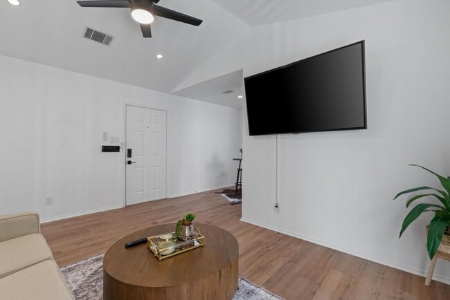 Building Photo - Perfectly Located 1-Bedroom Condo For Lease