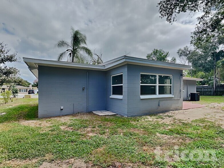 Building Photo - 1404 Fernwood Pl