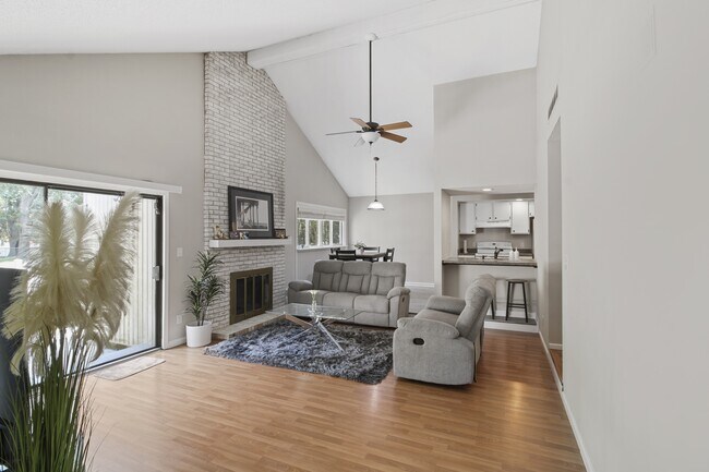 Building Photo - 2304 Melrose Dr